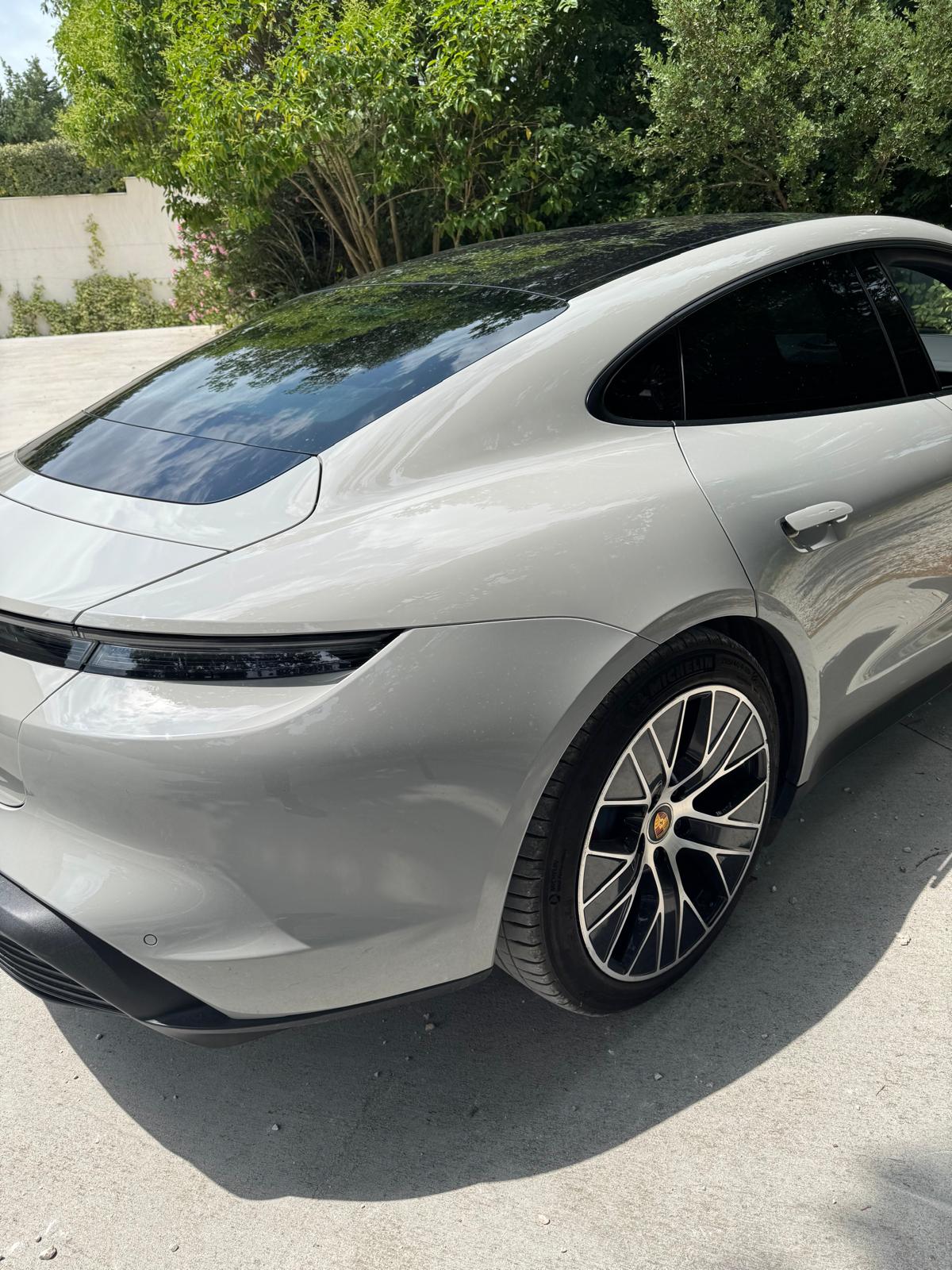 Porsche Taycan - photo 21