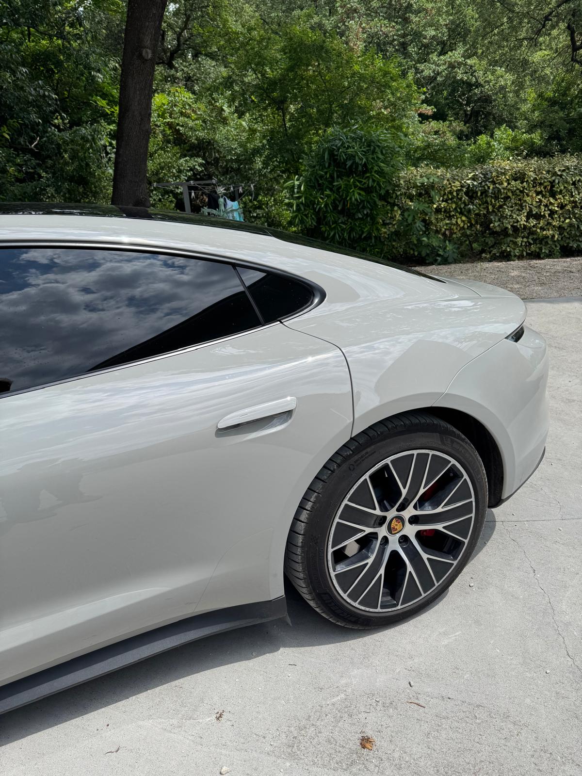 Porsche Taycan - photo 25