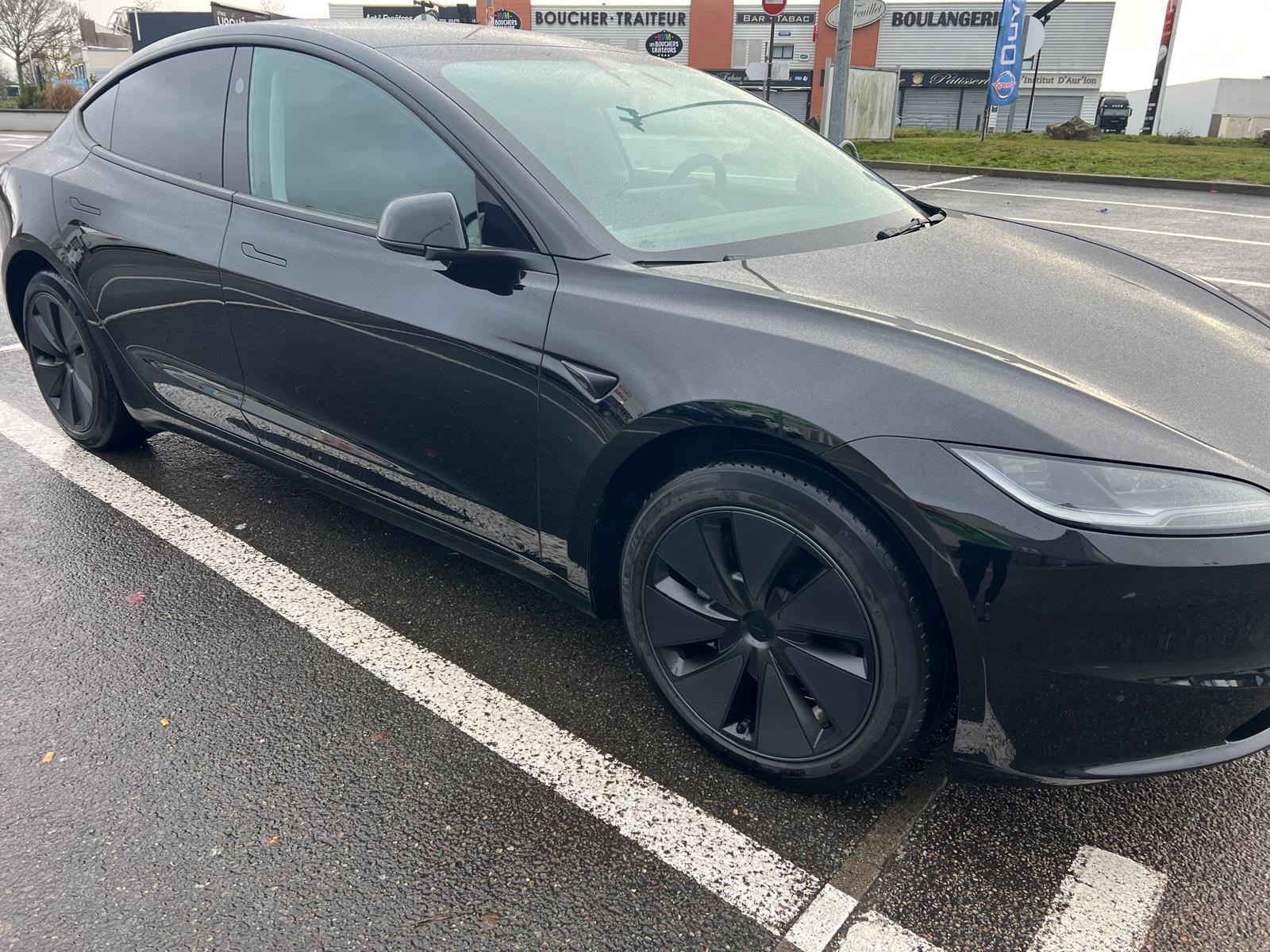 TESLA MODEL 3 - photo 2