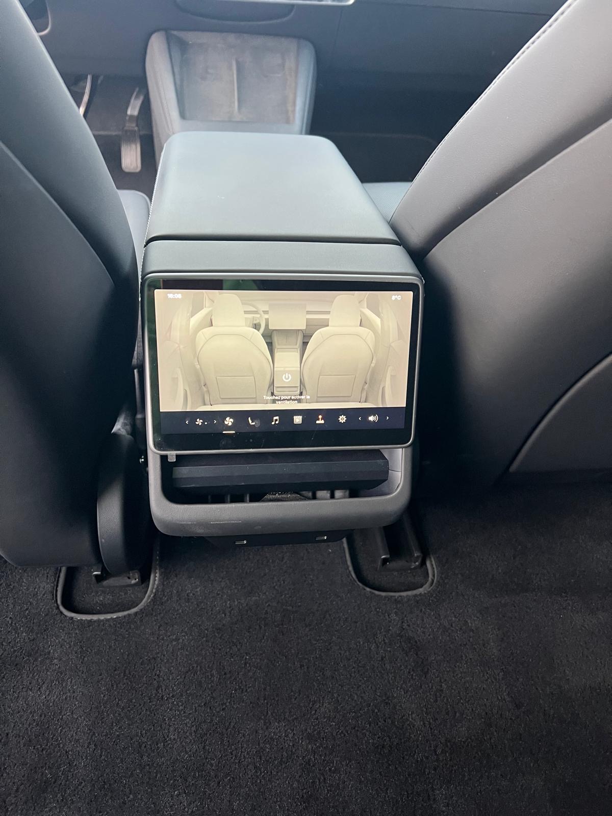 TESLA MODEL 3 - photo 16